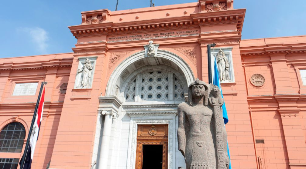 Tour to Giza Pyramids and the Egyptian Museum