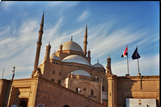 2 tägige Tour von Luxor zu den Pyramiden von Gizeh und alten Kairo