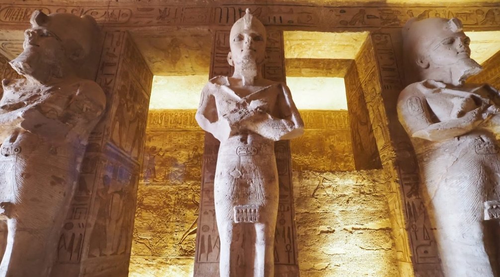 Excursión de un día al Valle de los Reyes y al templo de la reina Hatshepsut Excursión de un día al Valle de los Reyes y al templo de la reina Hatshepsut