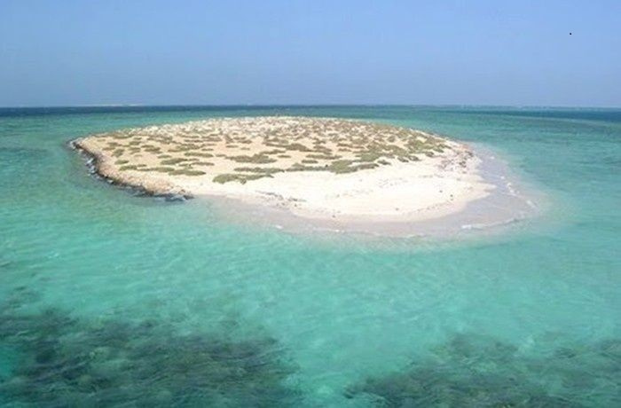 Tour privado en barco desde Marsa Alam a la isla Hamata.